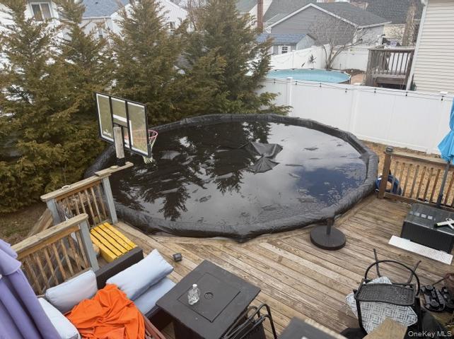 16 W Marine Avenue Property Photo 7
