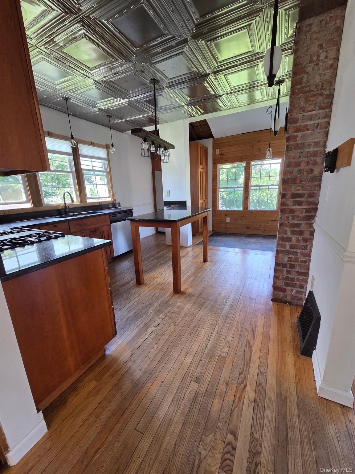 295 Lucas Avenue Property Photo 12
