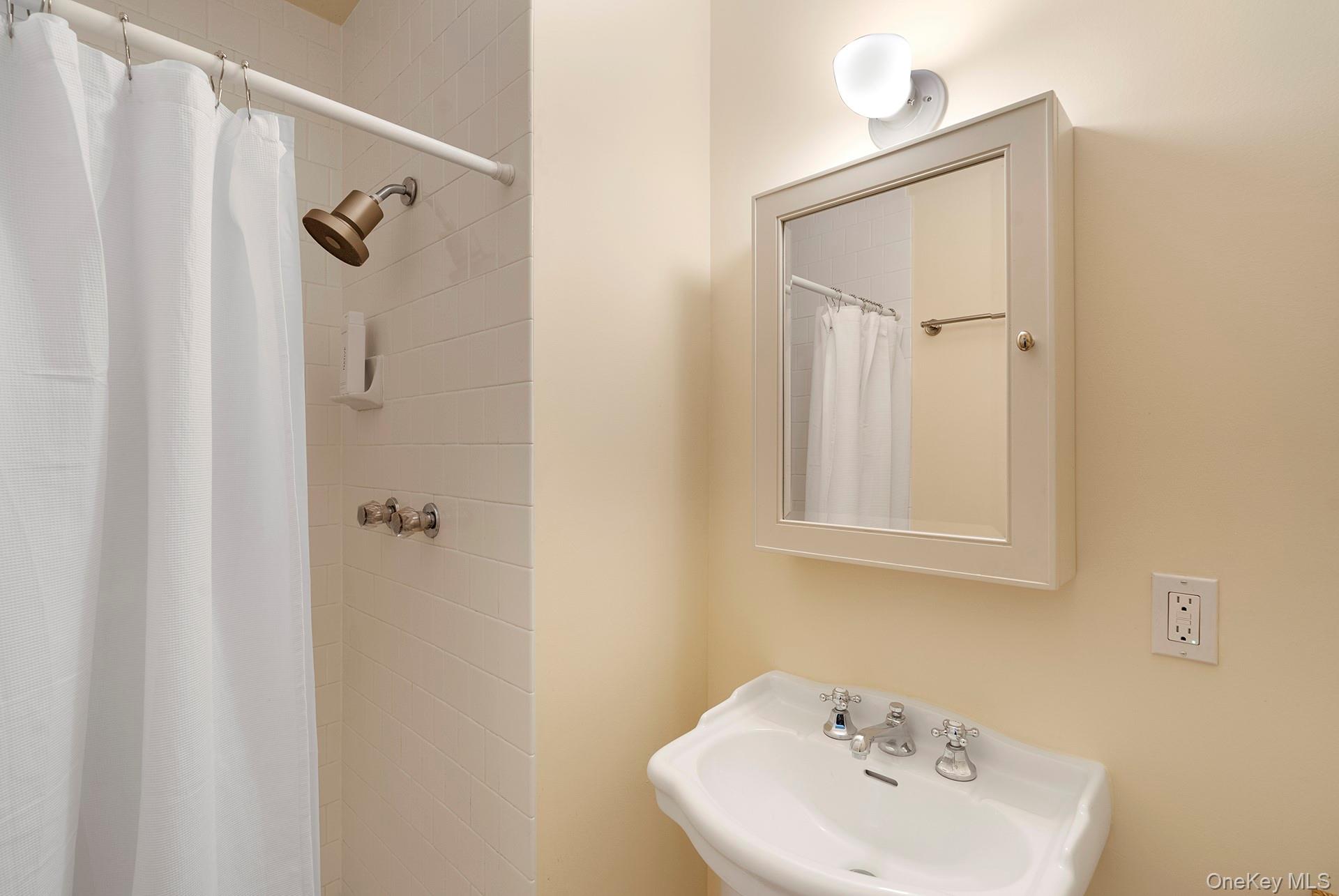 150 King Street Property Photo 17