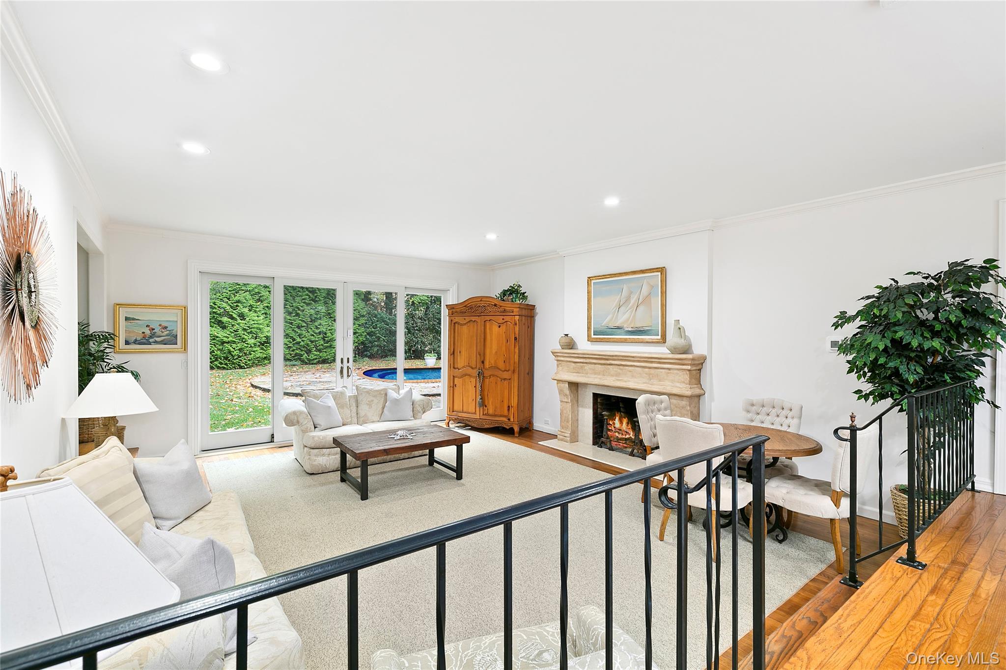 669 Hill Street Property Photo 3