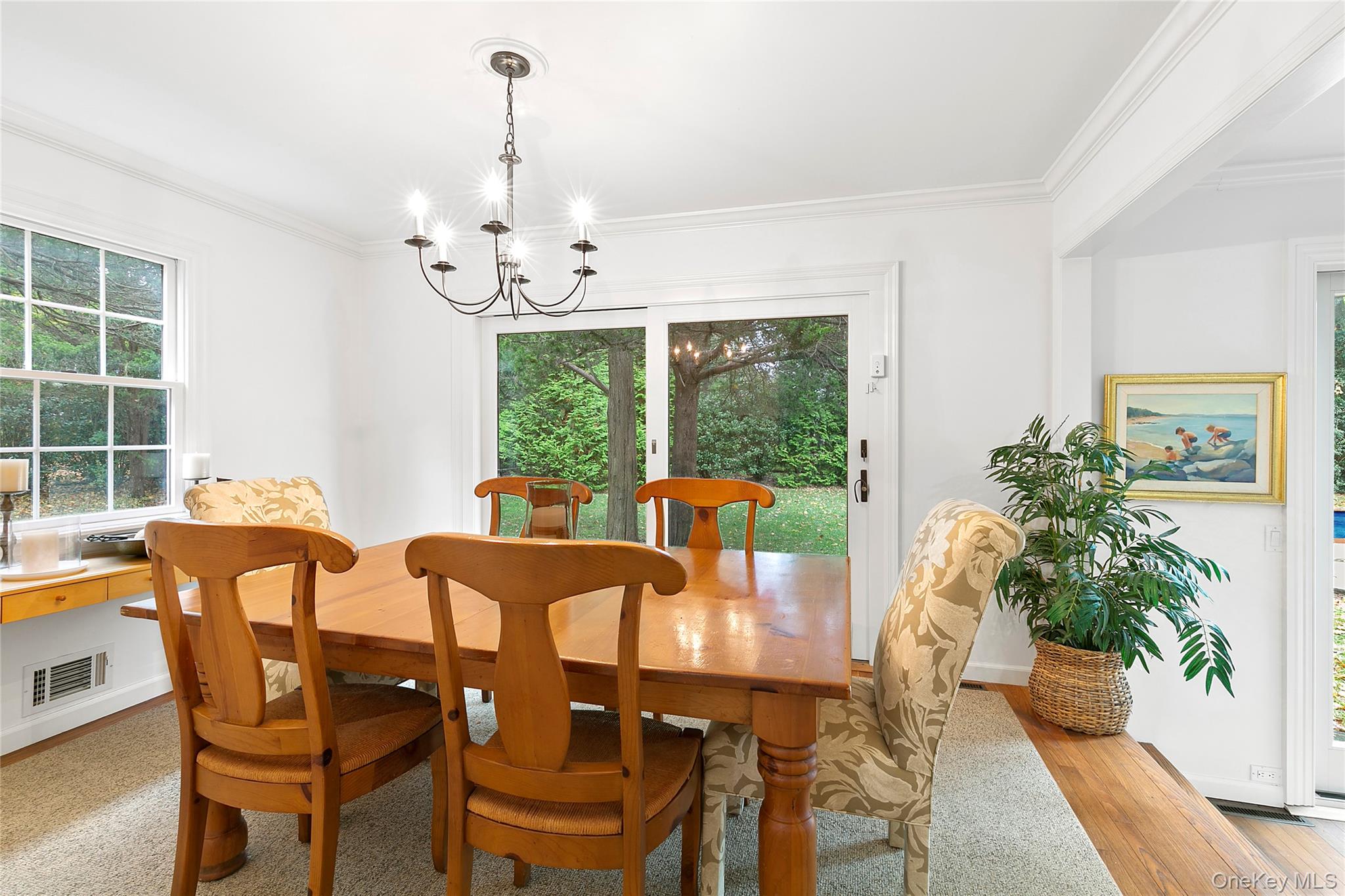 669 Hill Street Property Photo 6
