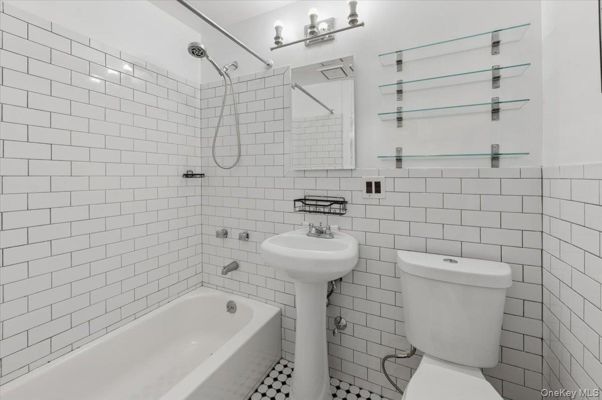 3935 Blackstone Avenue 10d Property Photo 7
