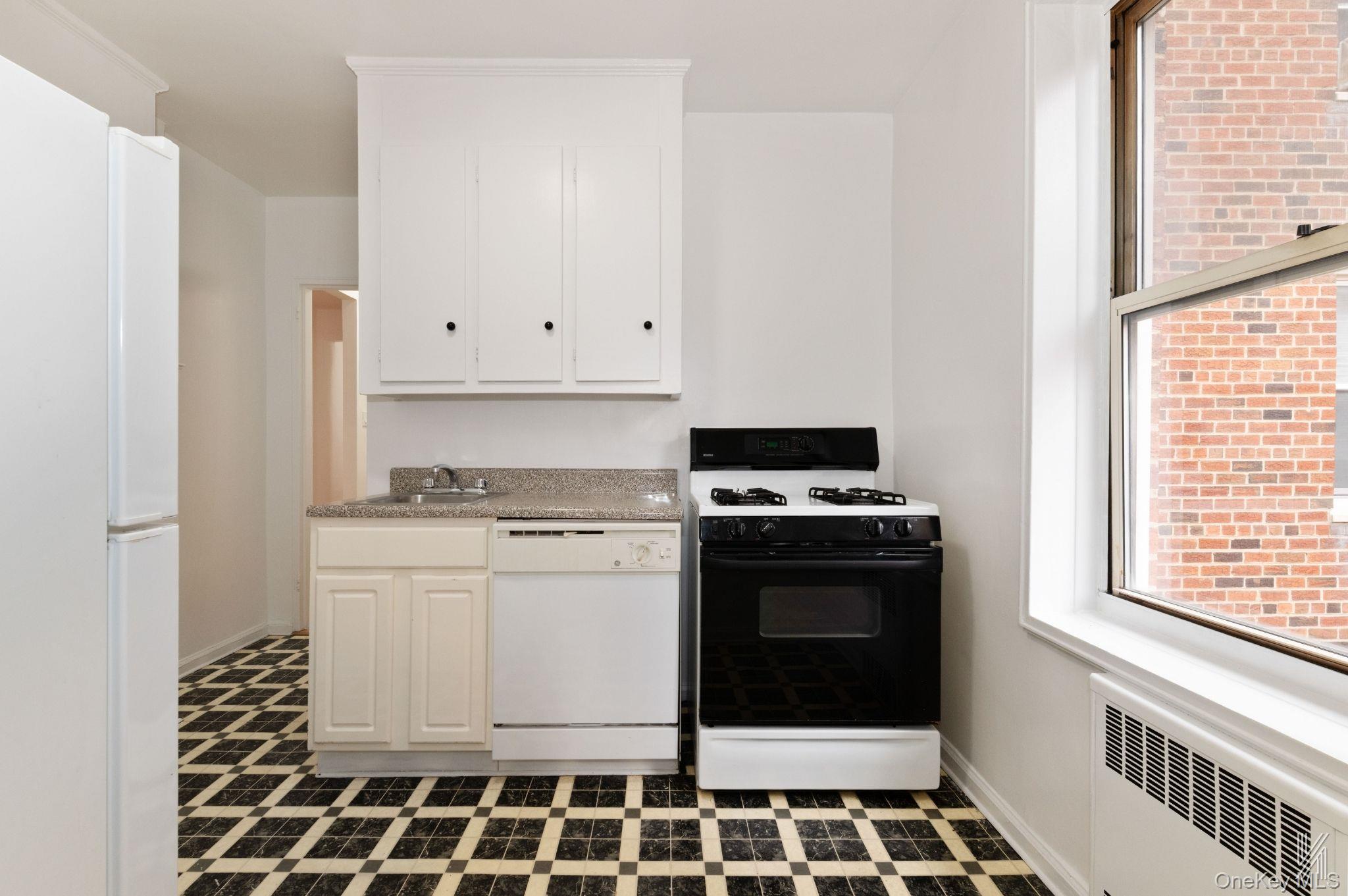 79-10 34th Avenue 4u Property Photo 14