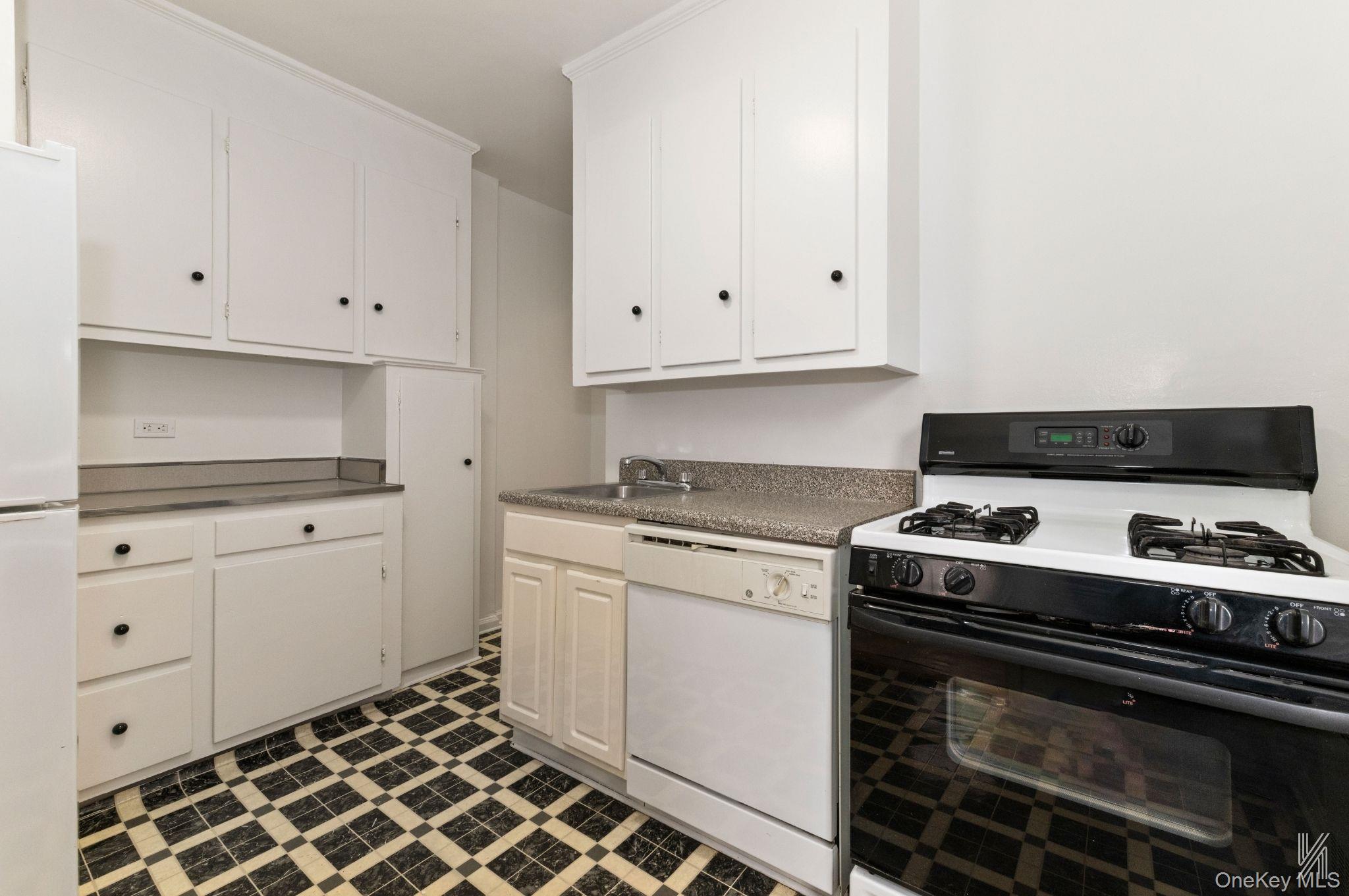79-10 34th Avenue 4u Property Photo 15