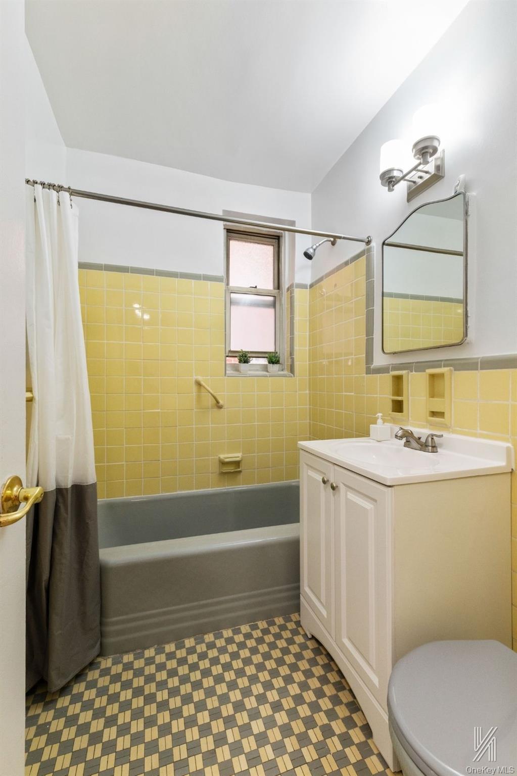 79-10 34th Avenue 4u Property Photo 21