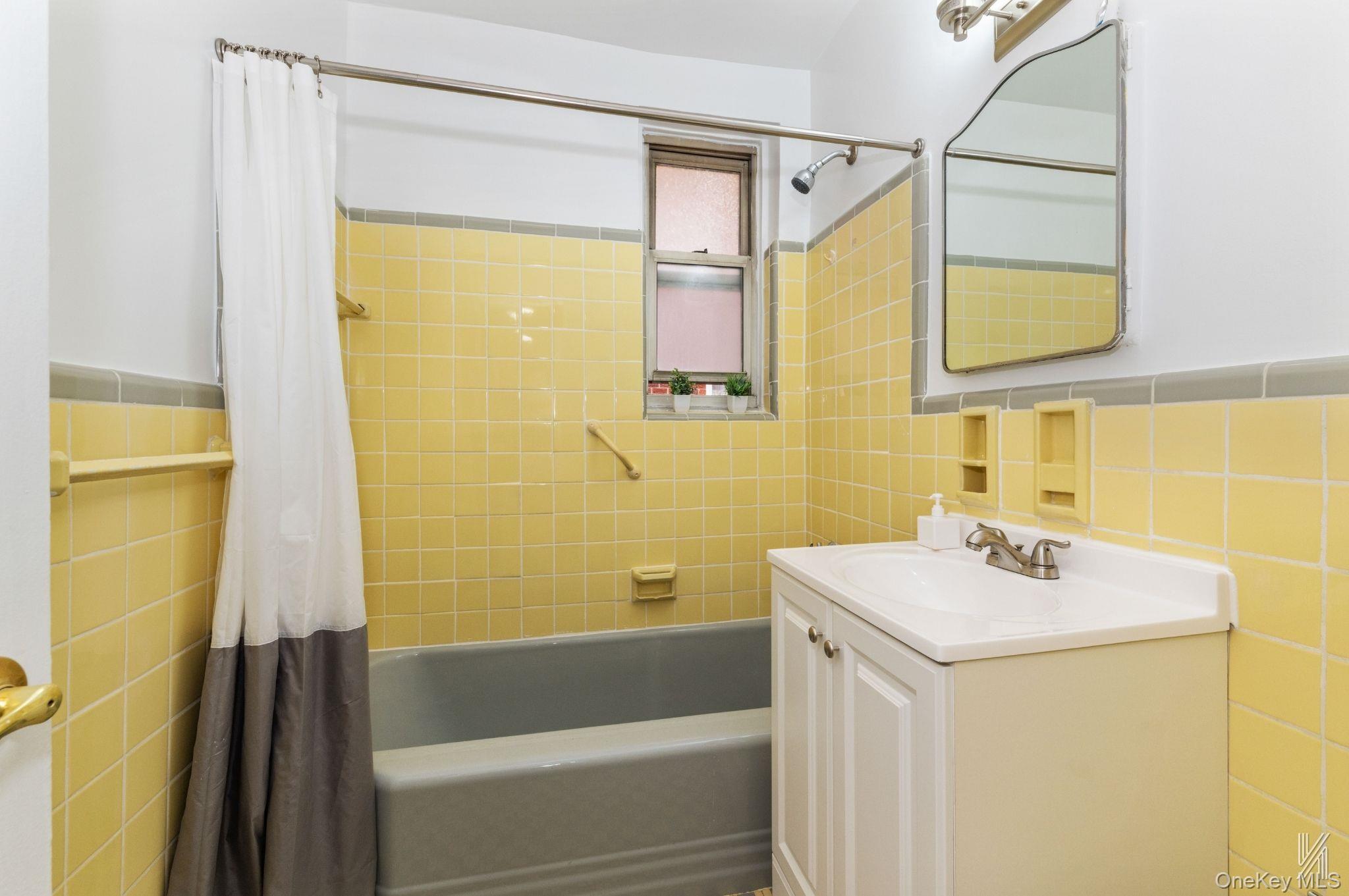 79-10 34th Avenue 4u Property Photo 22
