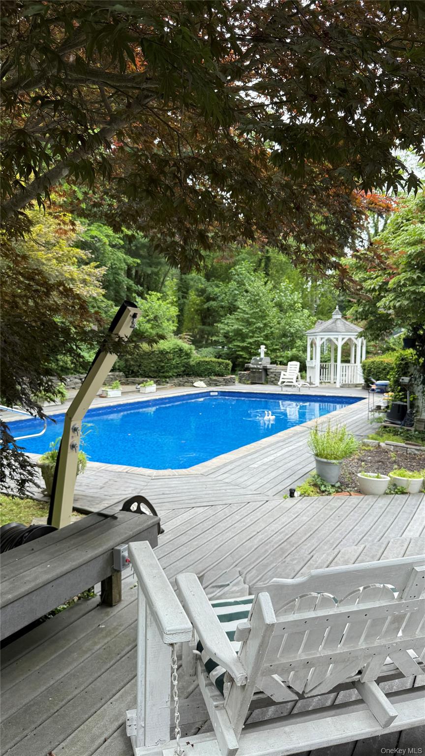 2 Three Pond Road Property Photo 31