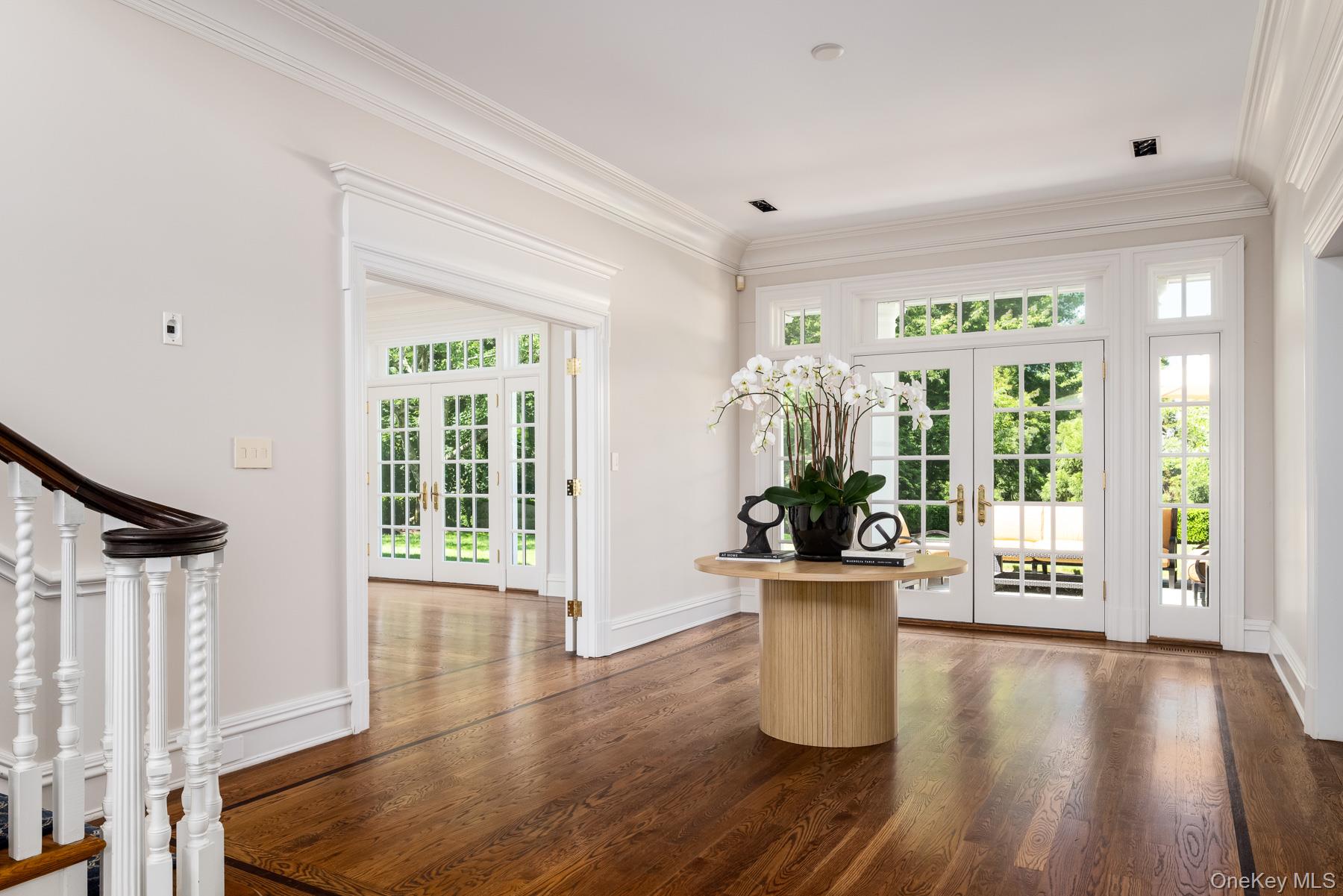 6 Stoneleigh Manor Lane Property Photo 3