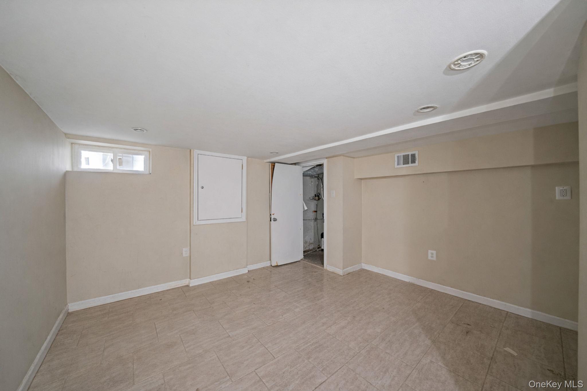 15050 Foch Boulevard Property Photo 14