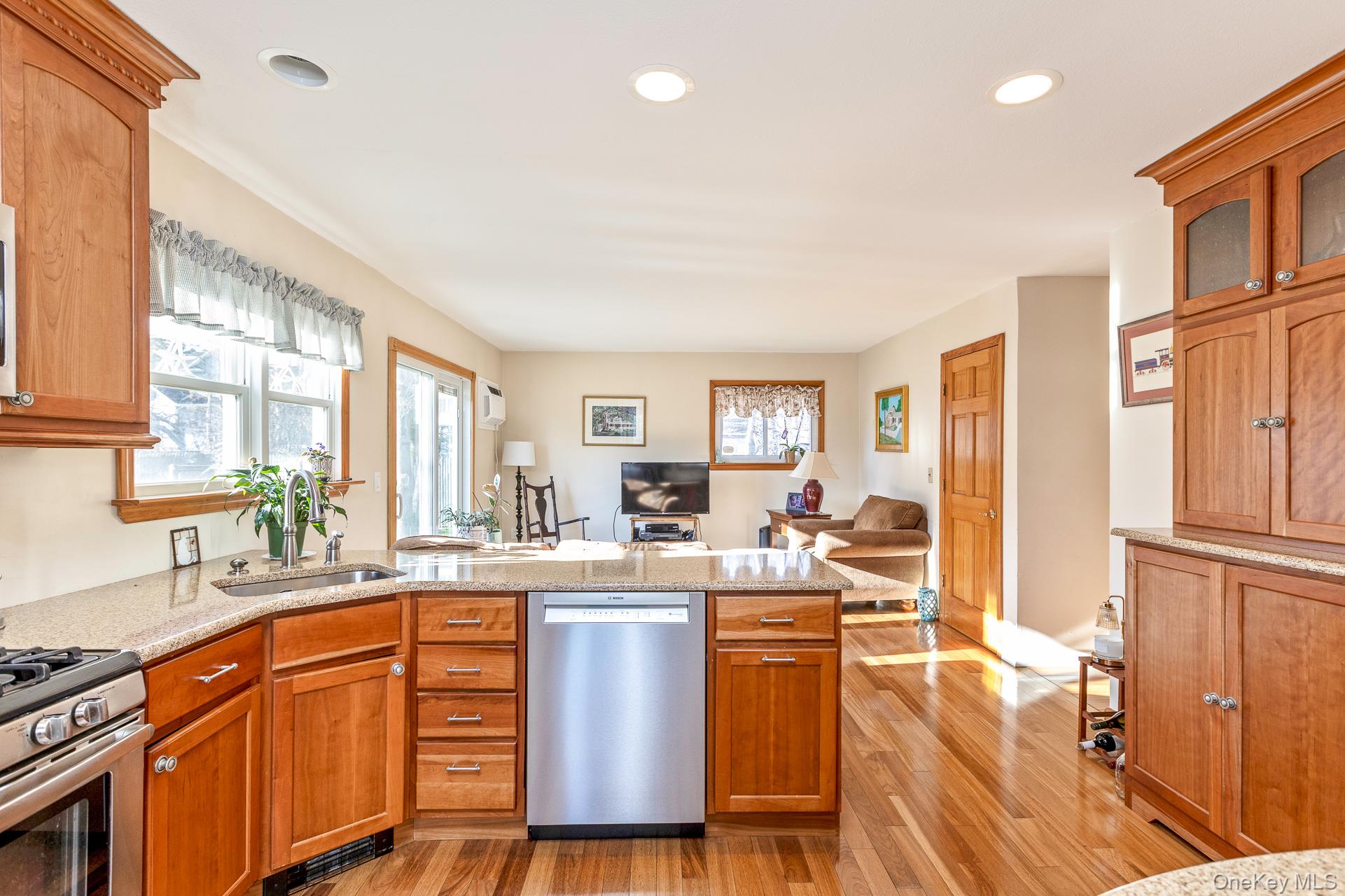 144 Oak Street Property Photo 4
