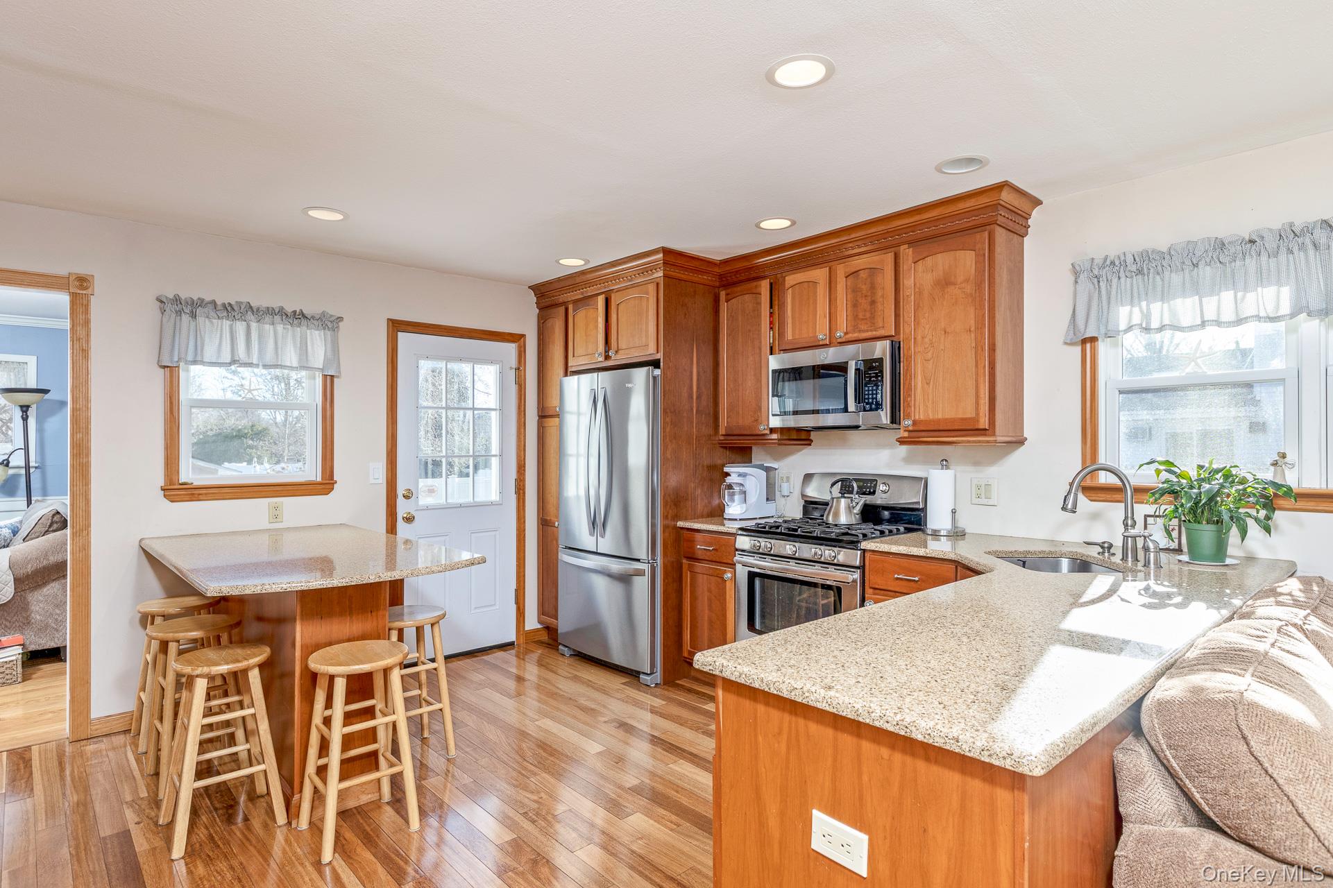 144 Oak Street Property Photo 5