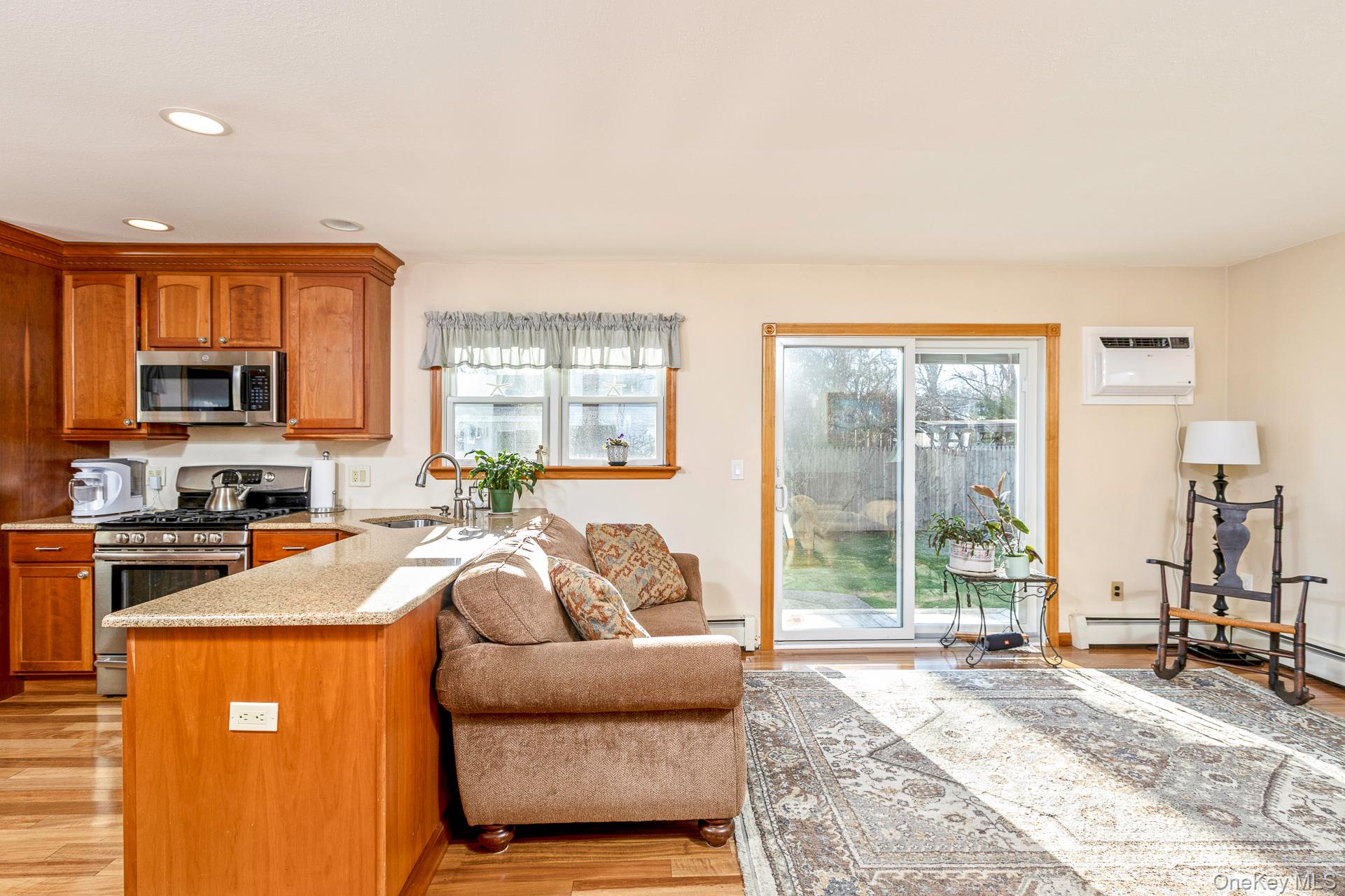 144 Oak Street Property Photo 6