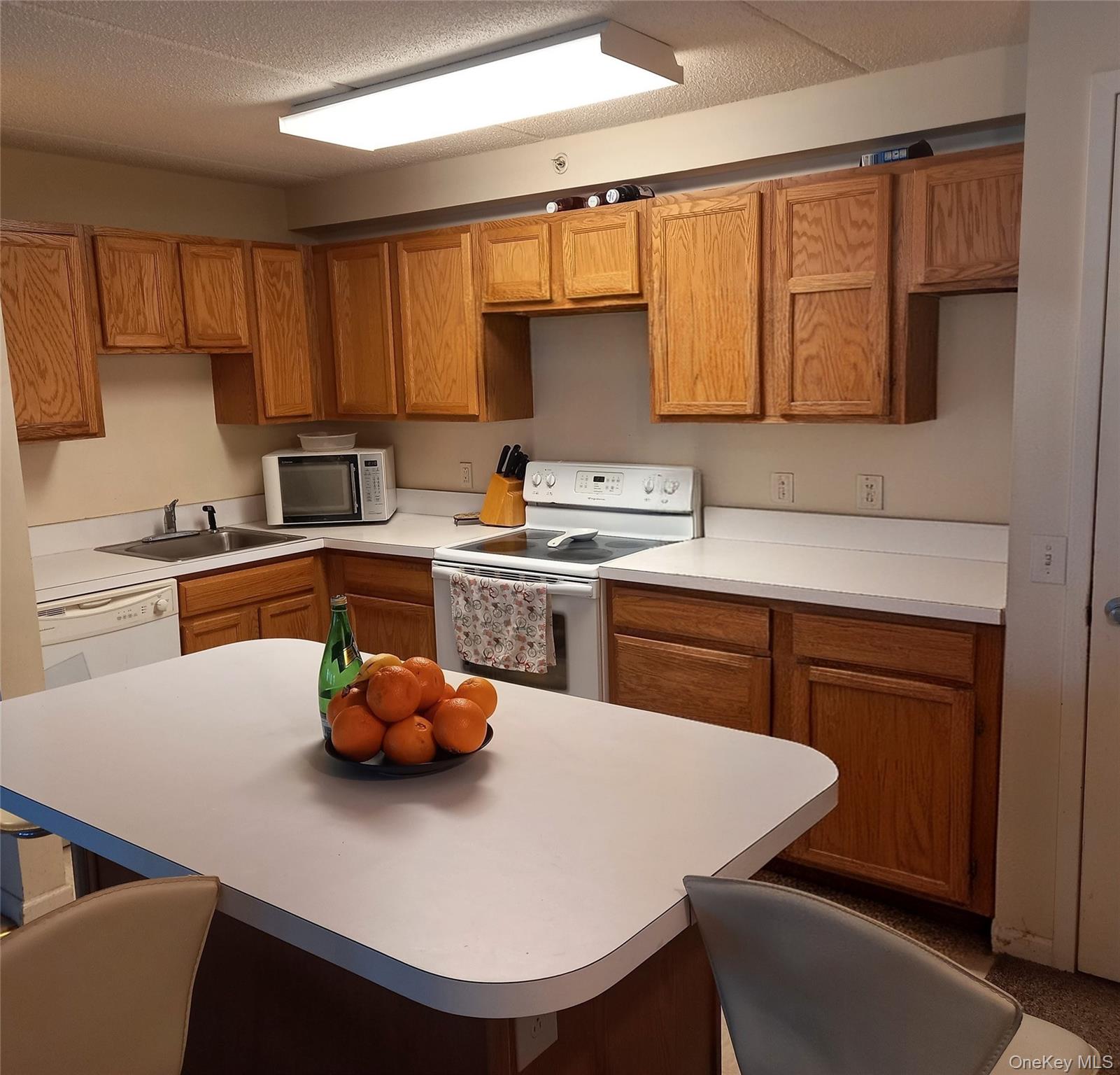7914 Rockaway Beach Boulevard 2r Property Photo 7