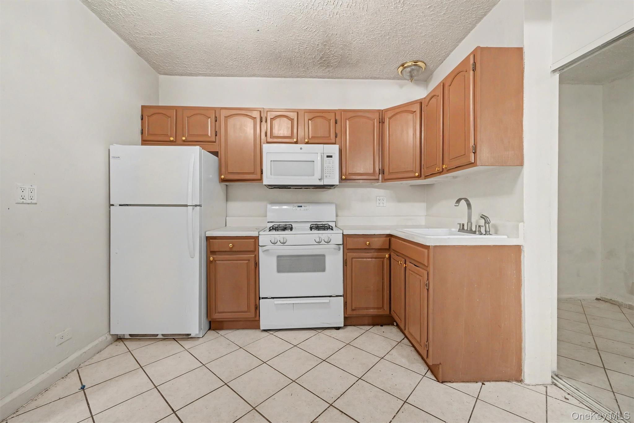 2190 Boston Road 6b Property Photo 15