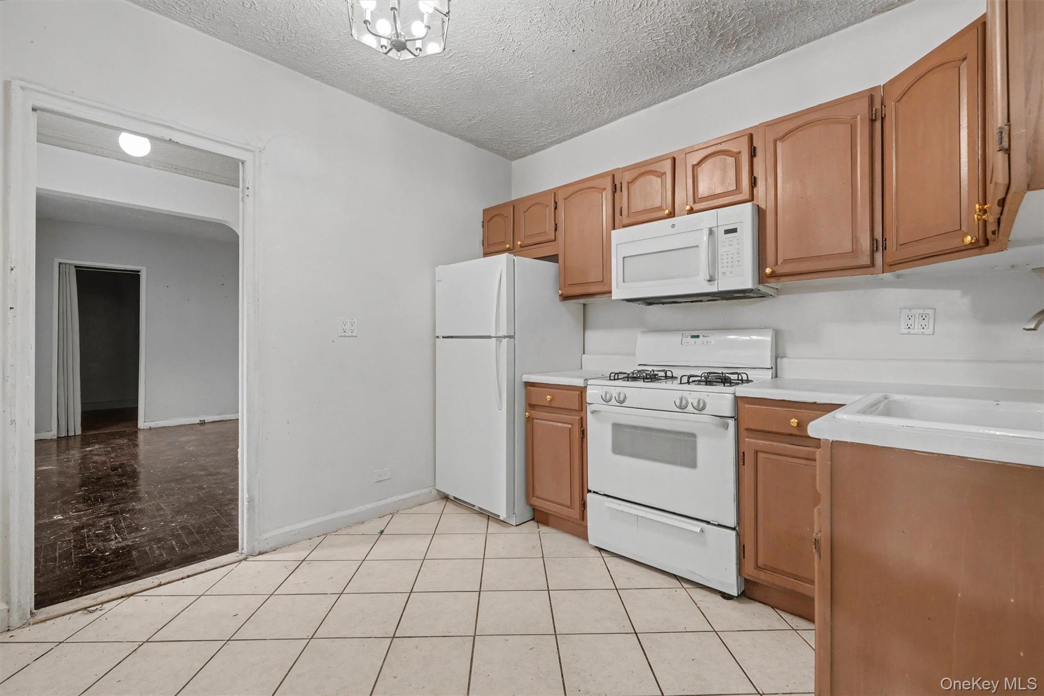 2190 Boston Road 6b Property Photo 16