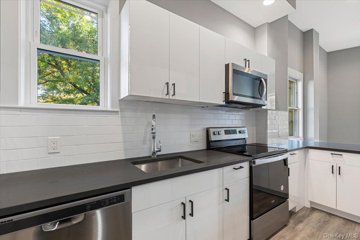 47 Beekman Avenue 33 Property Photo 2