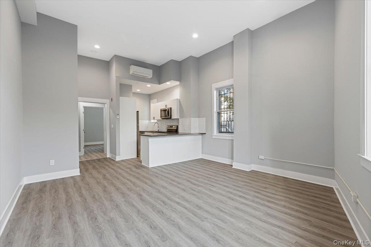 47 Beekman Avenue 33 Property Photo 3