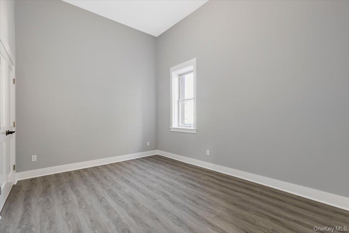 47 Beekman Avenue 33 Property Photo 5