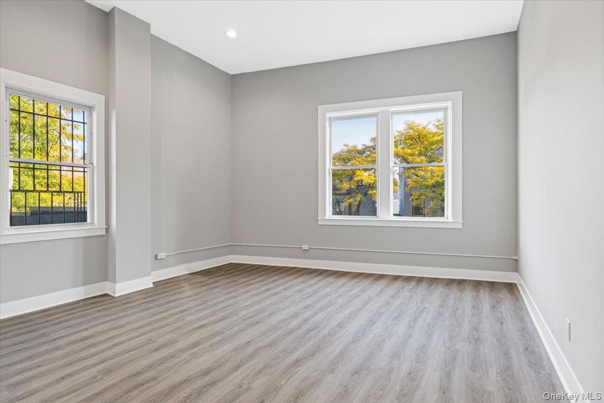 47 Beekman Avenue 33 Property Photo 6
