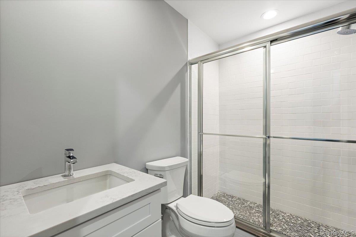 47 Beekman Avenue 33 Property Photo 7
