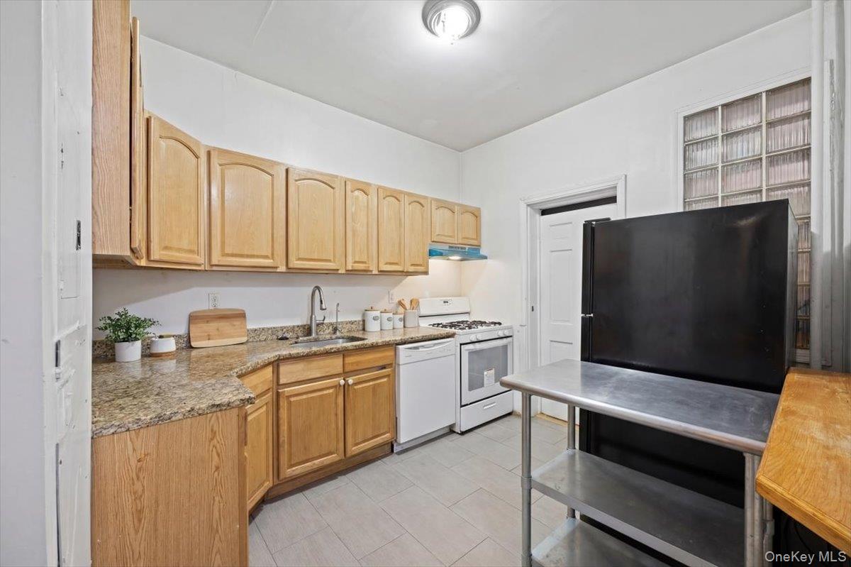 94 Elliott Avenue Property Photo 12