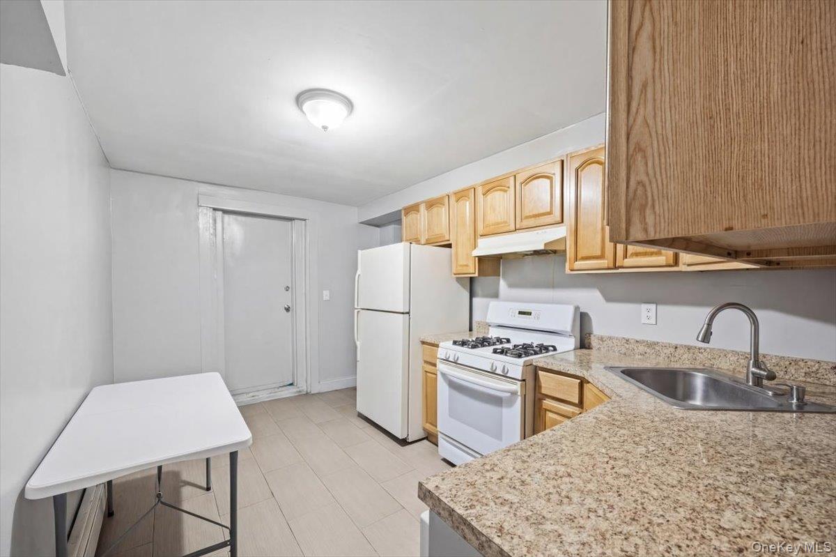 94 Elliott Avenue Property Photo 28