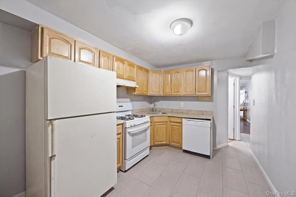 94 Elliott Avenue Property Photo 29