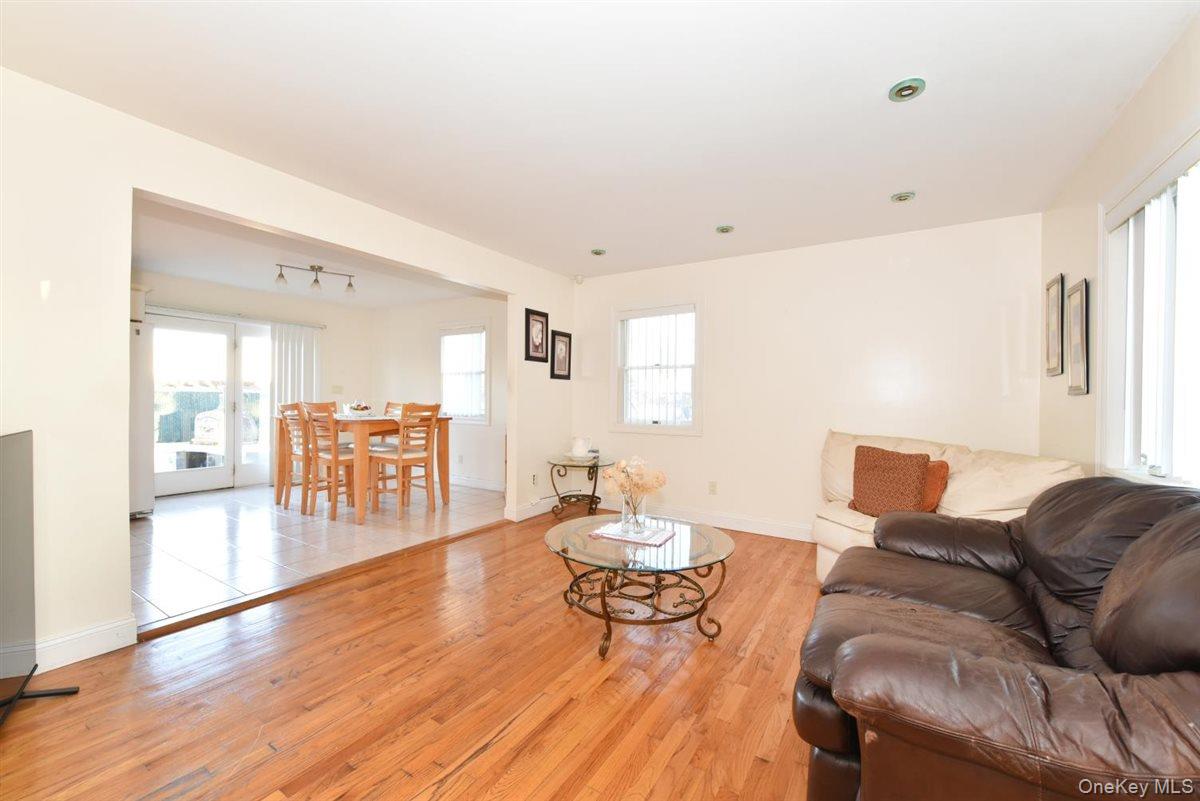300 Pennsylvania Avenue Property Photo 5