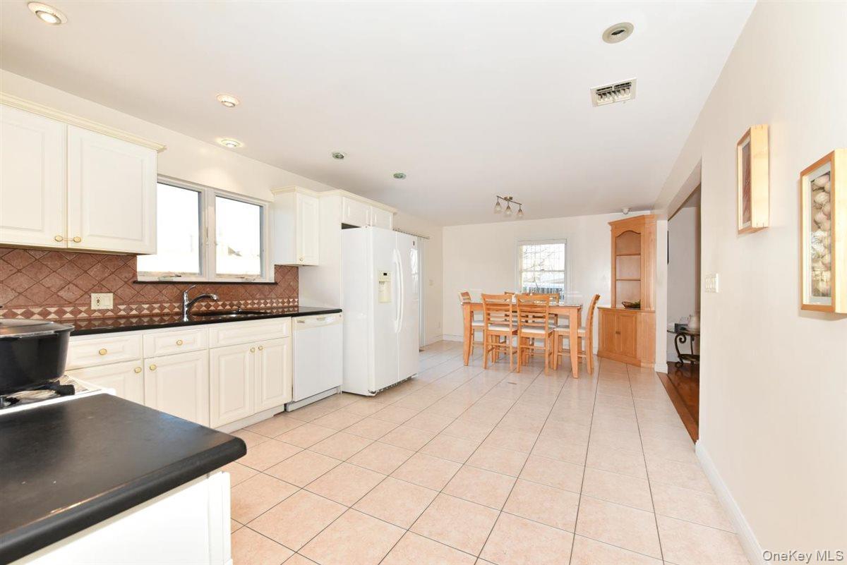 300 Pennsylvania Avenue Property Photo 7