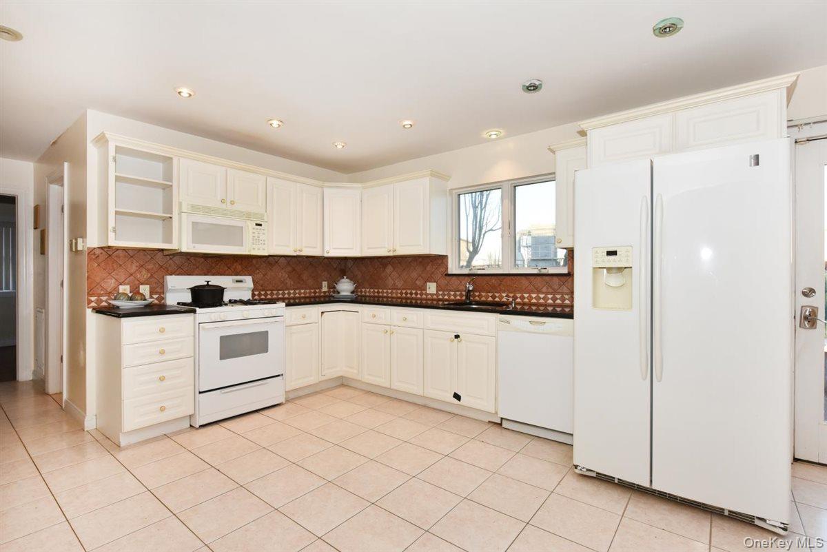 300 Pennsylvania Avenue Property Photo 8