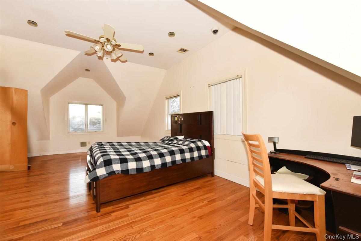 300 Pennsylvania Avenue Property Photo 15