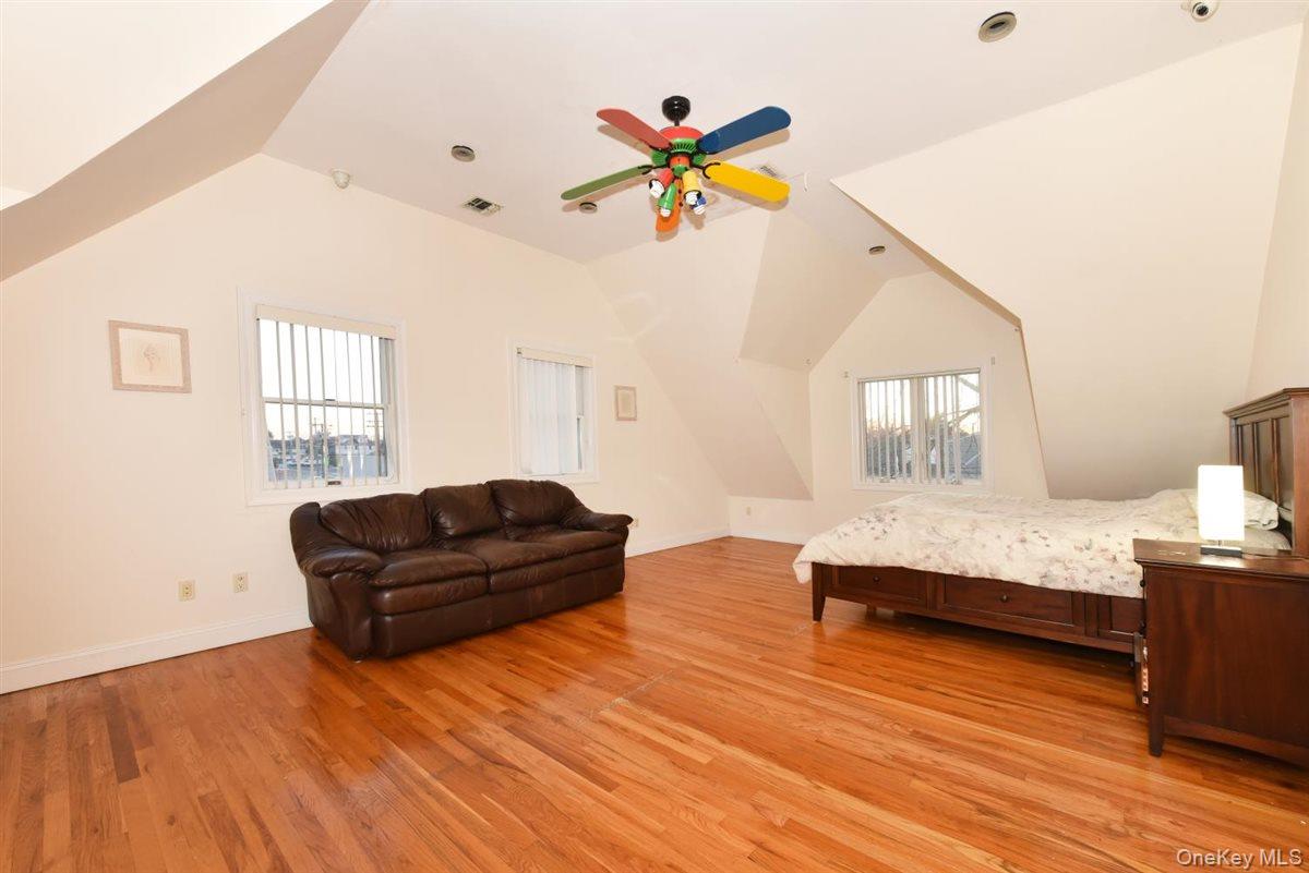 300 Pennsylvania Avenue Property Photo 17
