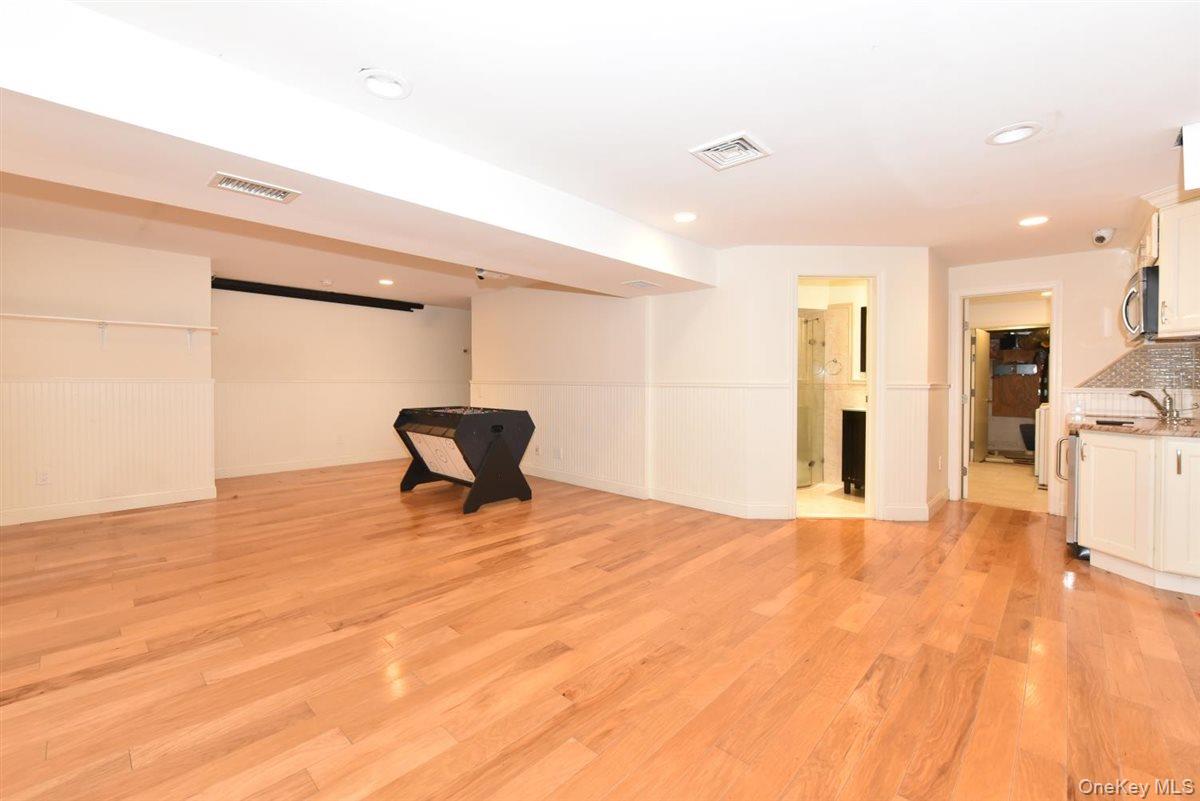 300 Pennsylvania Avenue Property Photo 21