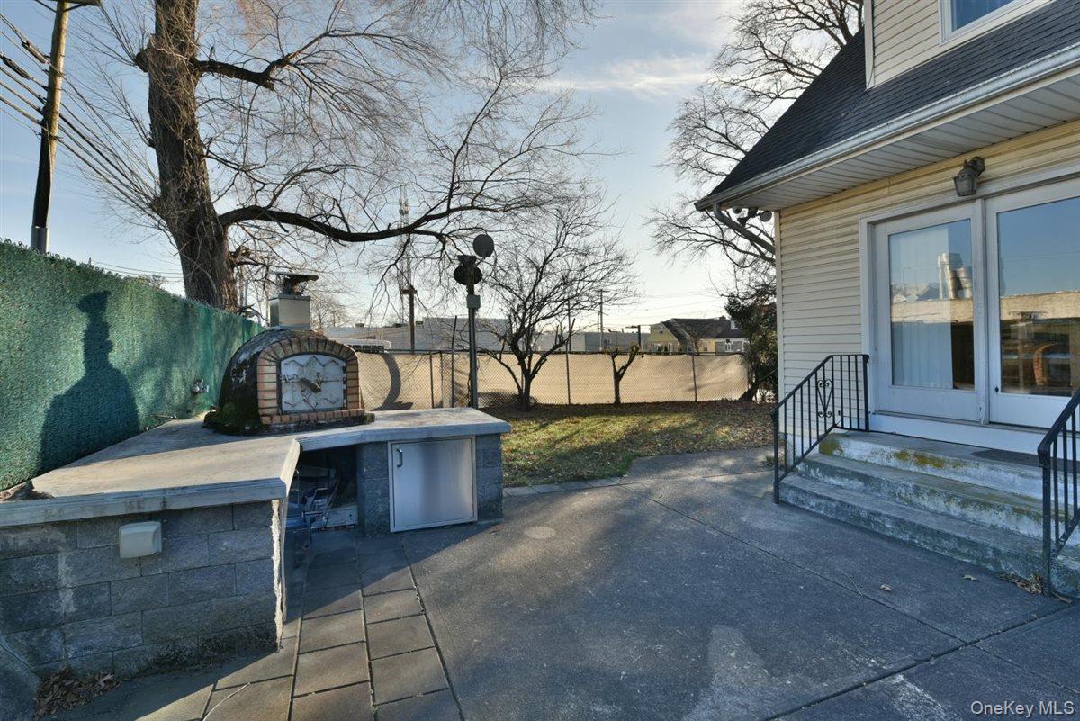 300 Pennsylvania Avenue Property Photo 27