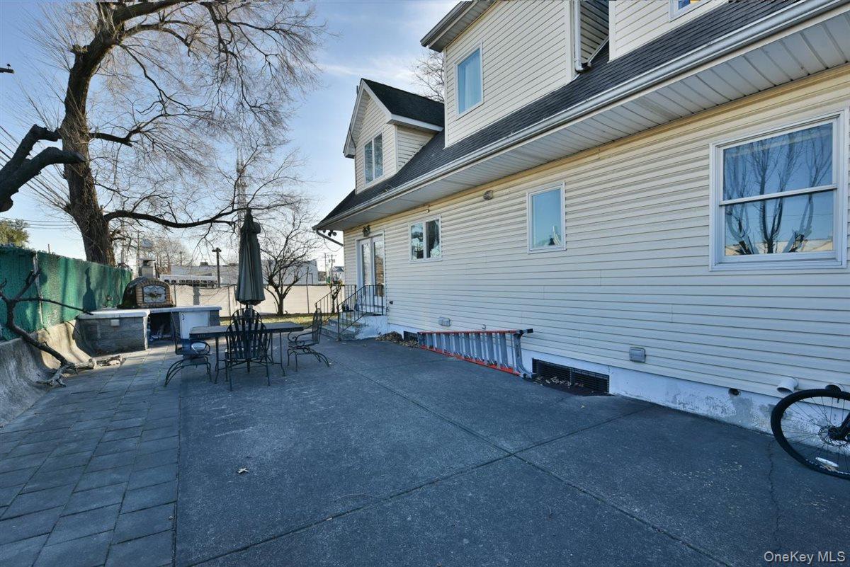 300 Pennsylvania Avenue Property Photo 28