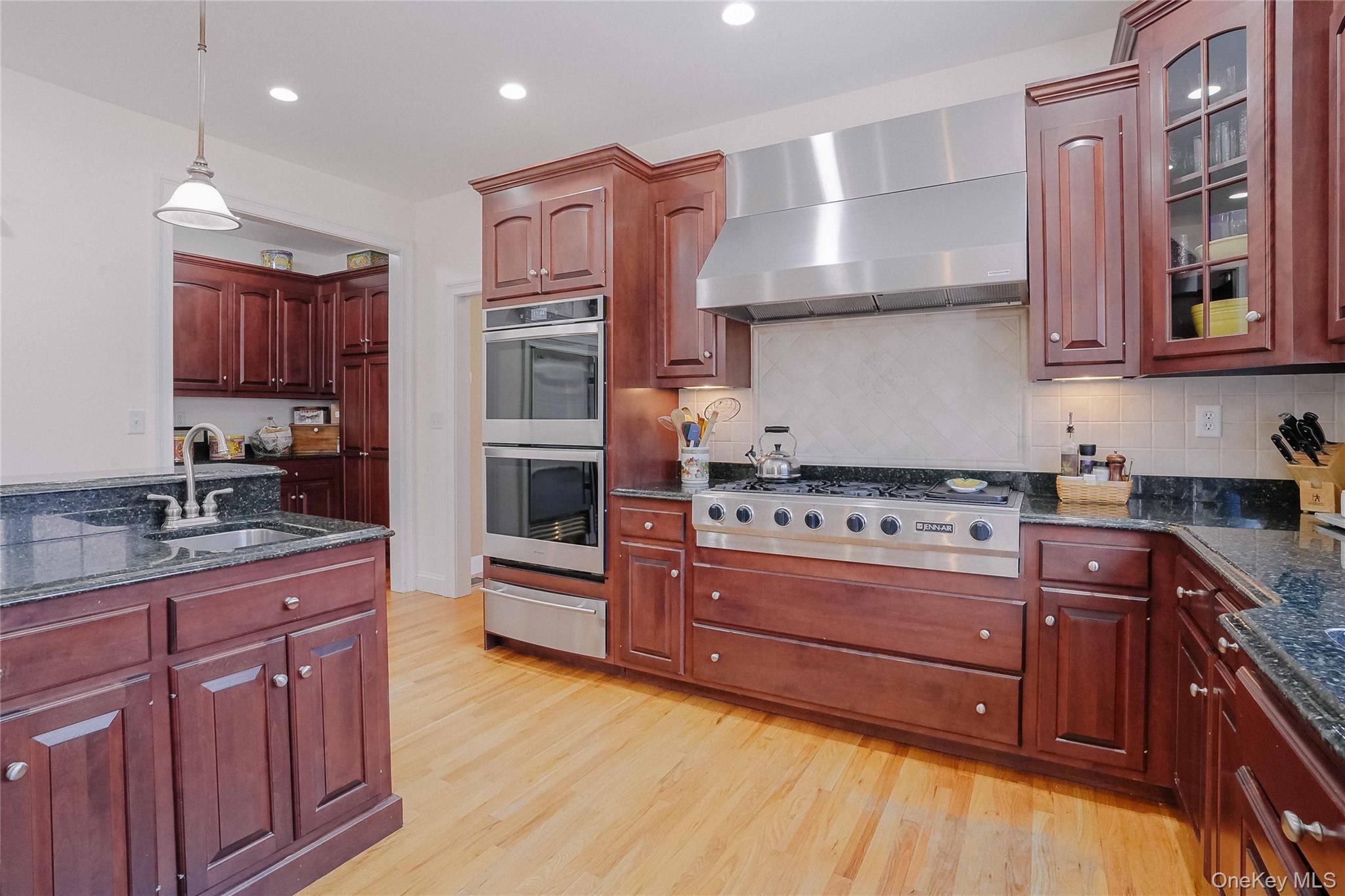380 Southbury Road Property Photo 13