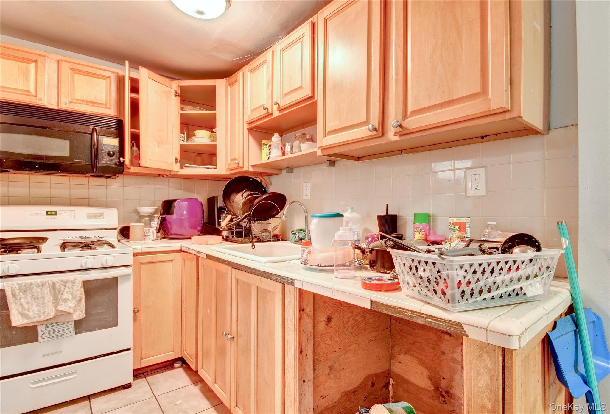 114 W Parmenter Street Property Photo 6