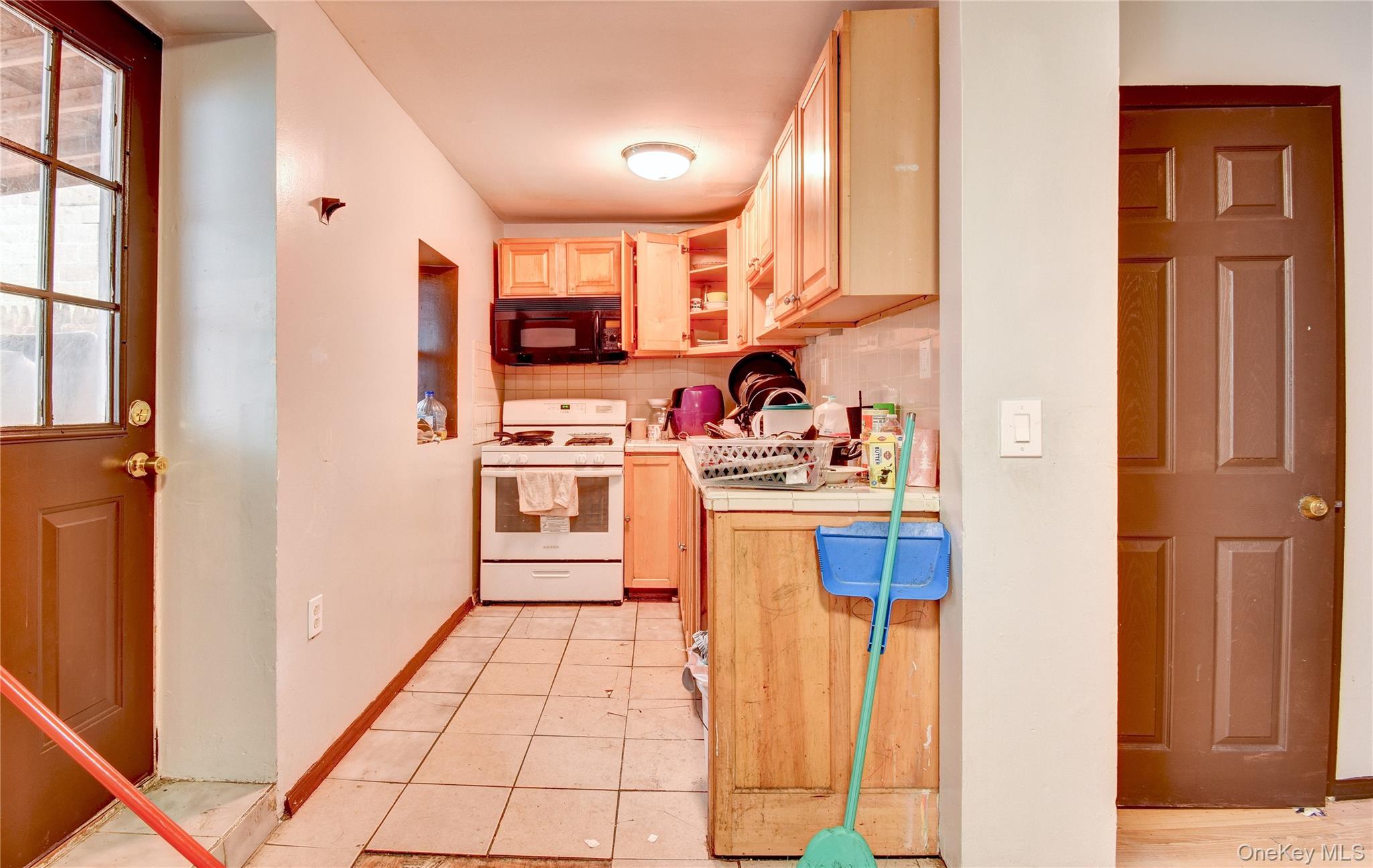 114 W Parmenter Street Property Photo 8