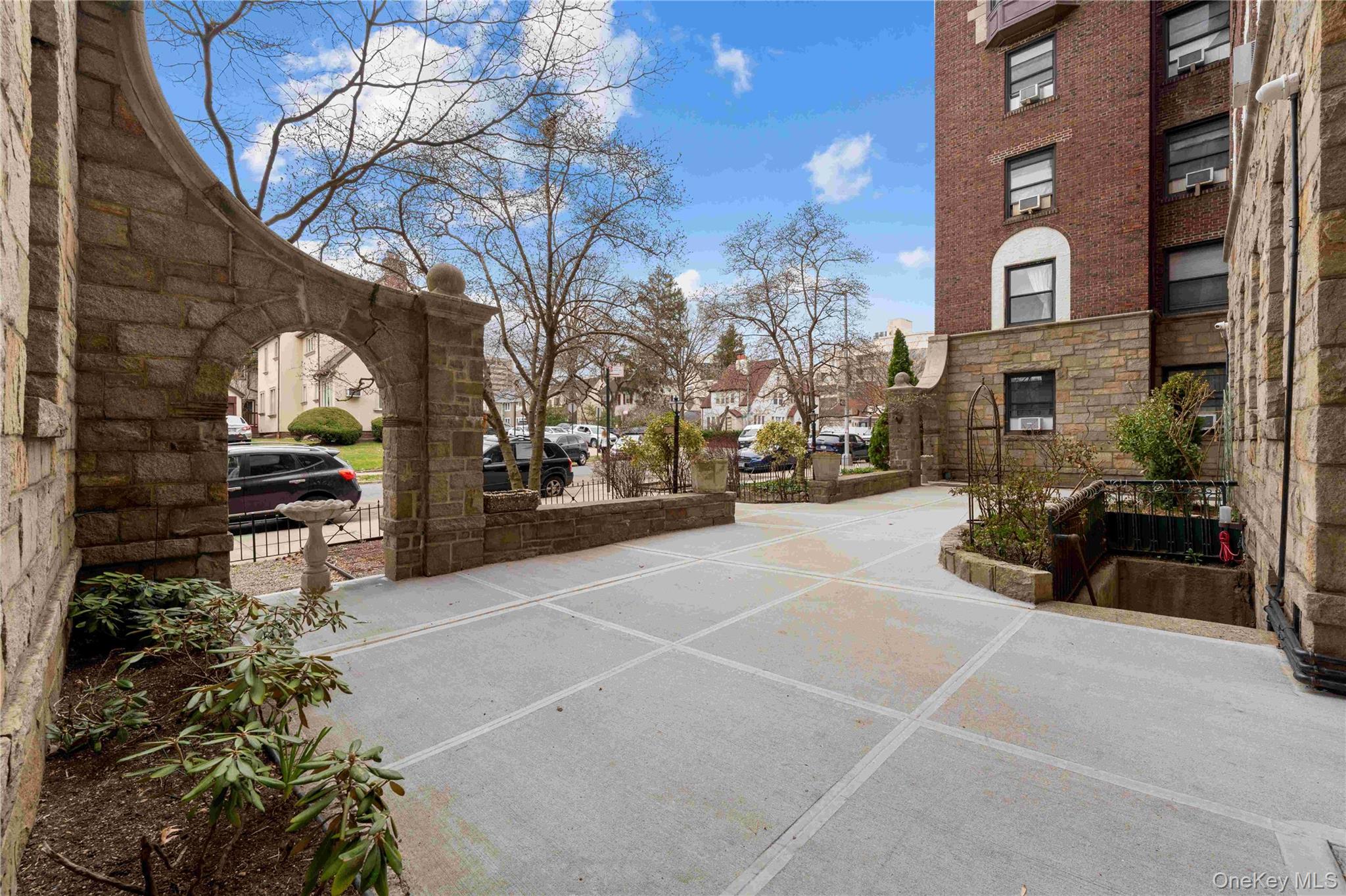 77-16 Austin Street 4l Property Photo 3