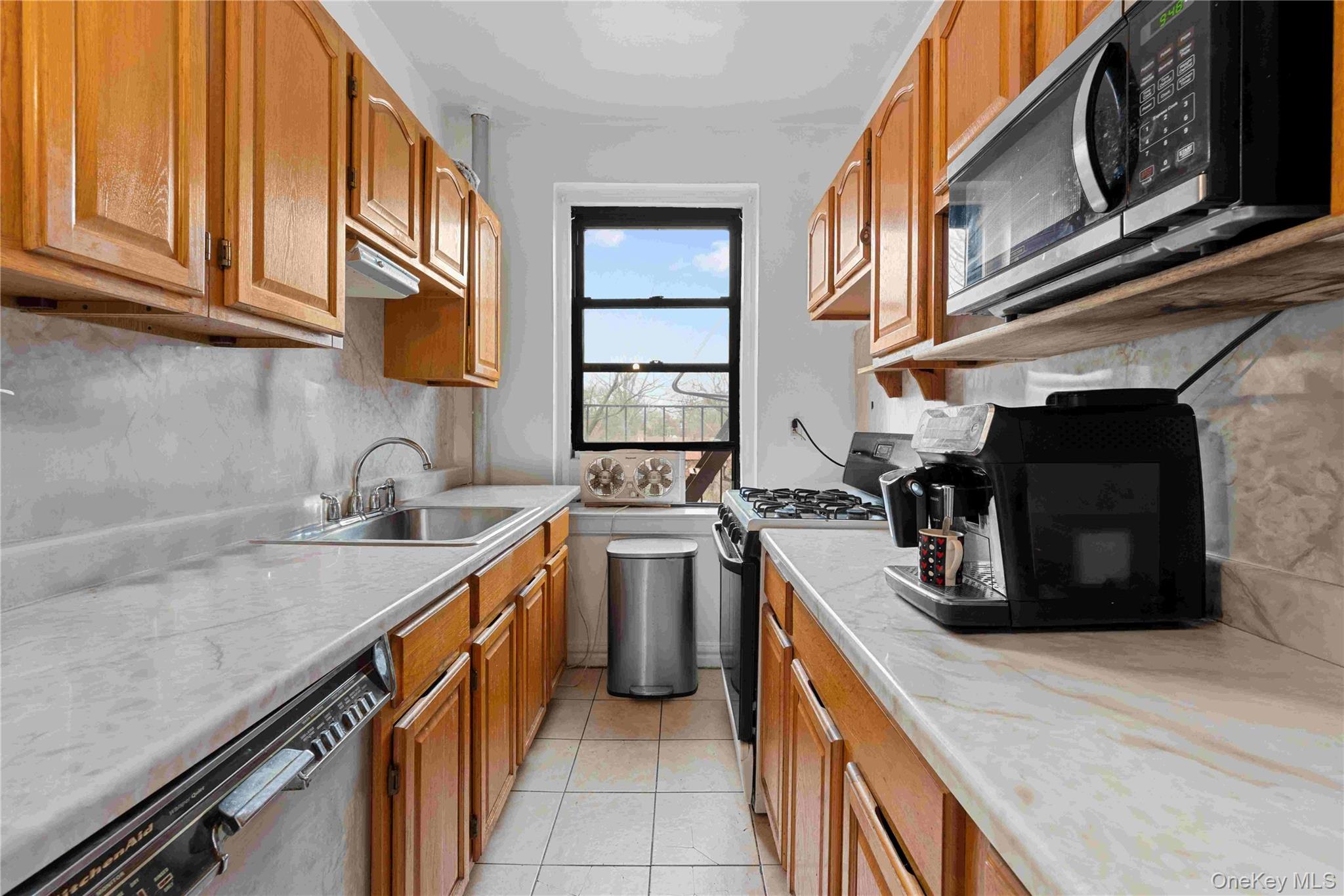 77-16 Austin Street 4l Property Photo 8