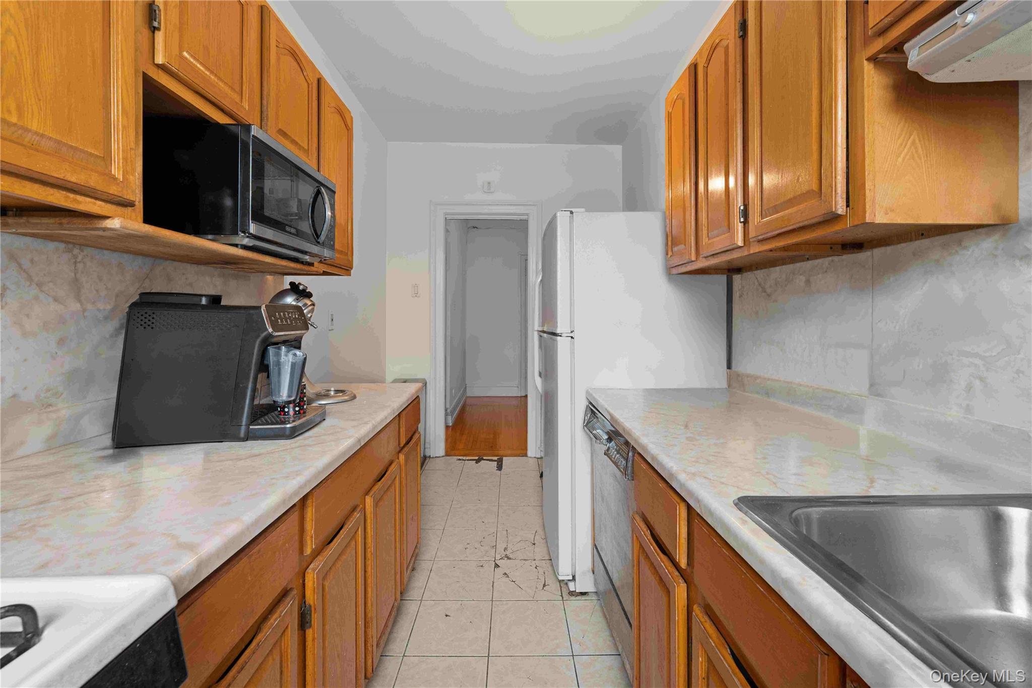 77-16 Austin Street 4l Property Photo 9