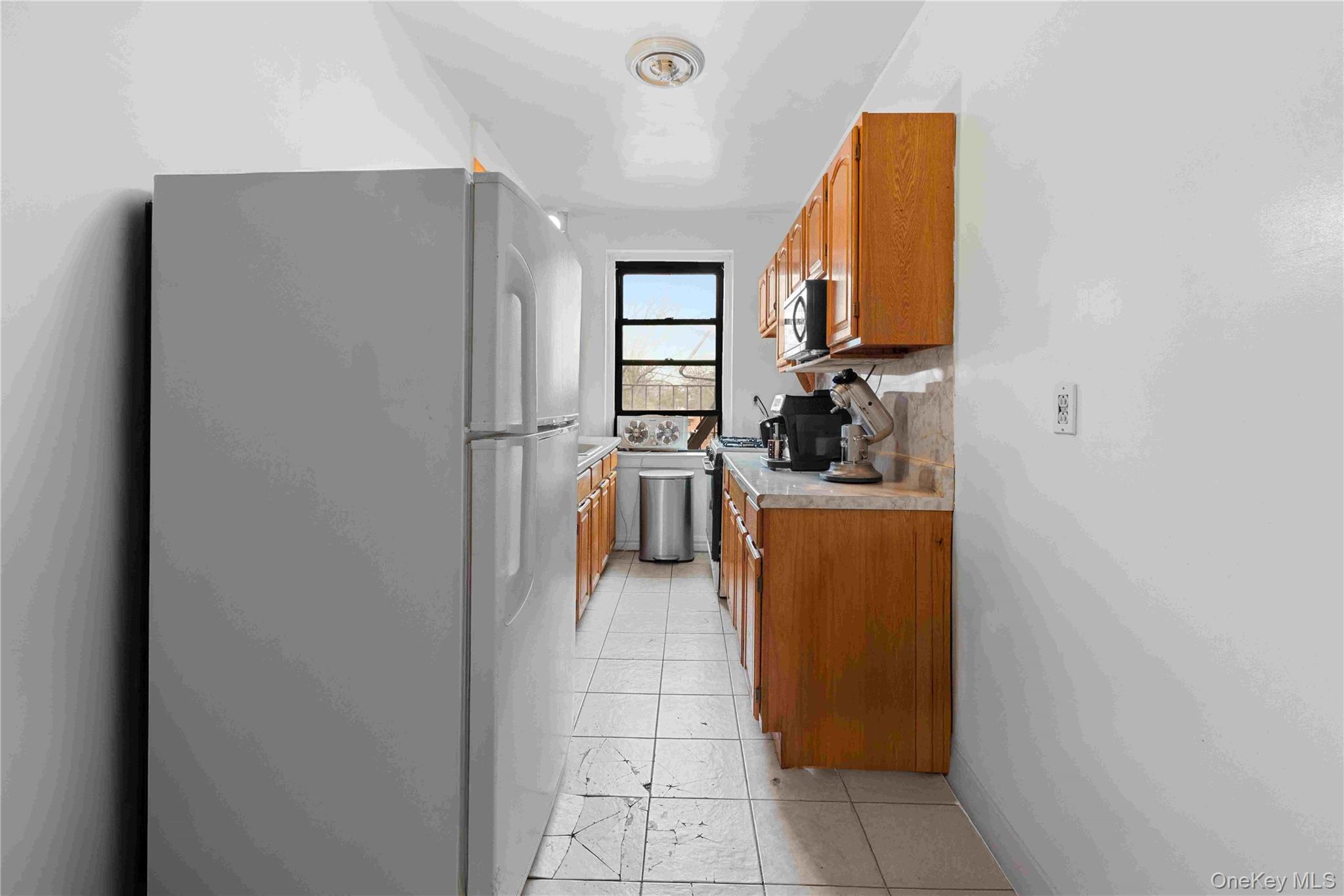 77-16 Austin Street 4l Property Photo 10