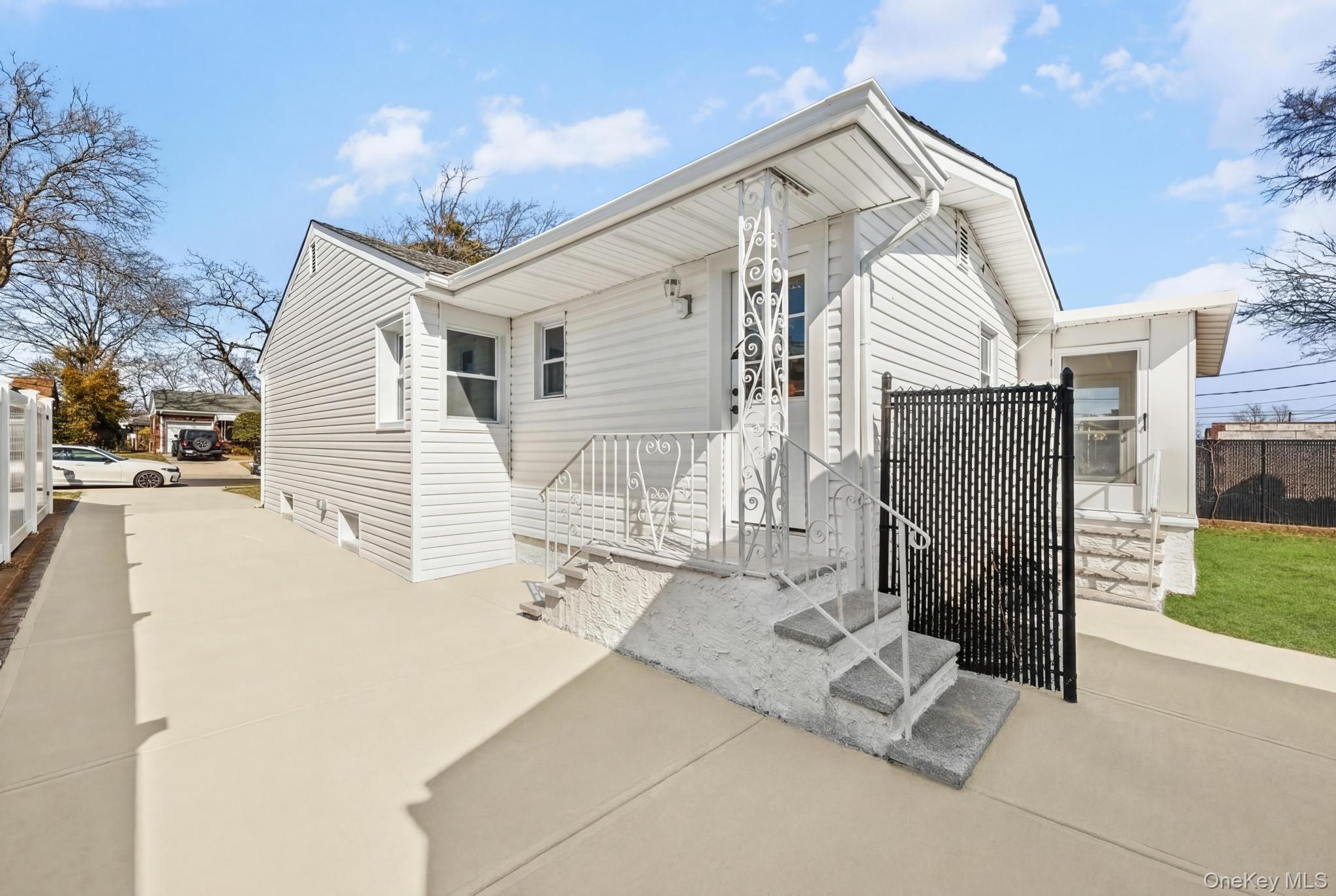 2243 Leighton Road Property Photo 4