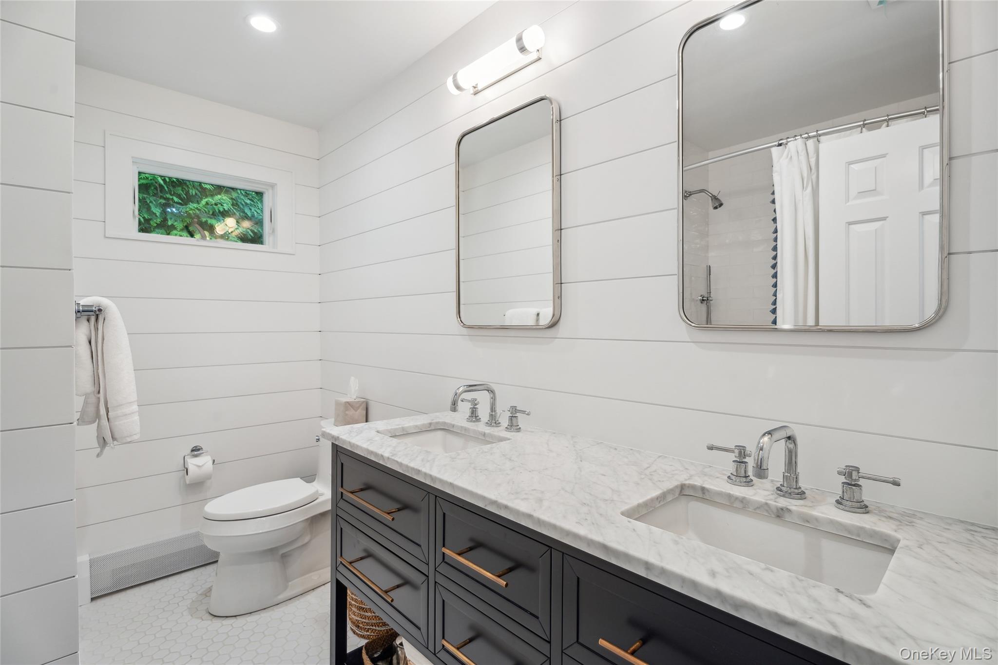 42 Oak Street Property Photo 13