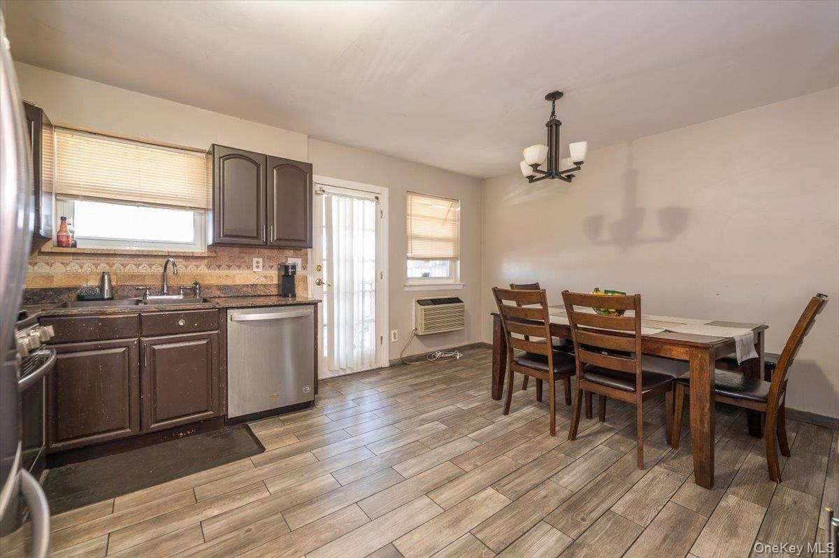 2515 Eastchester Road Property Photo 6