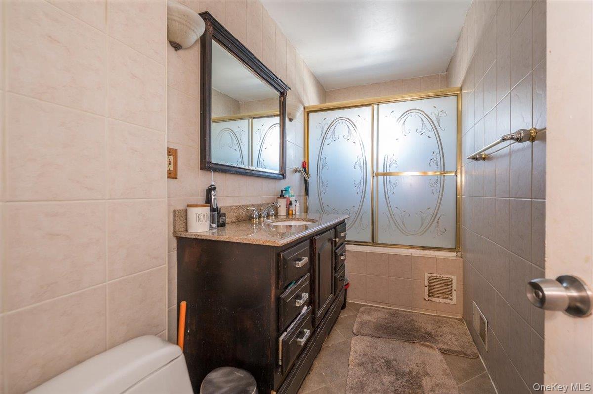 2515 Eastchester Road Property Photo 11