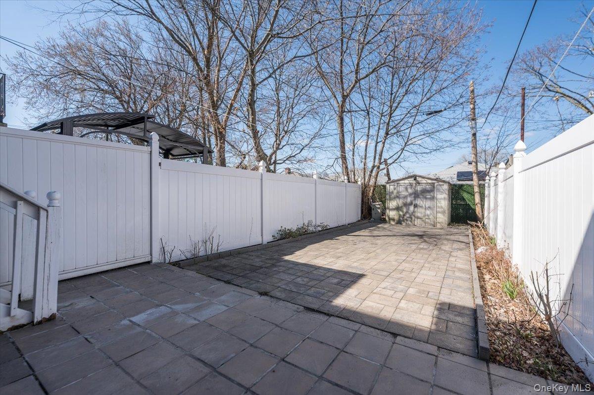 2515 Eastchester Road Property Photo 18