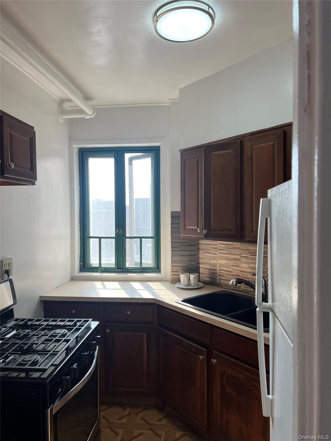 1604 Metropolitan Avenue 12a Property Photo 2