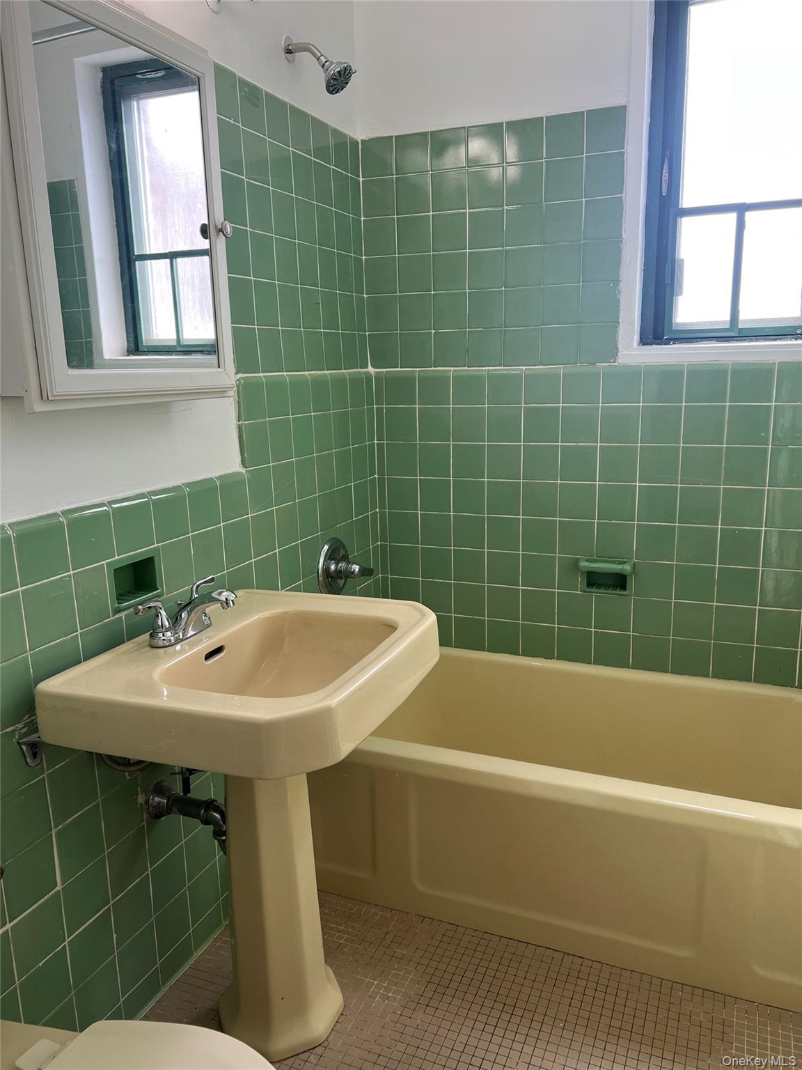 1604 Metropolitan Avenue 12a Property Photo 3
