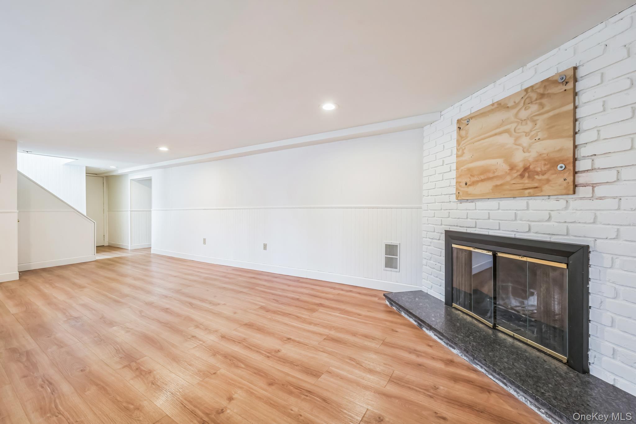 3 Glen Way Property Photo 6